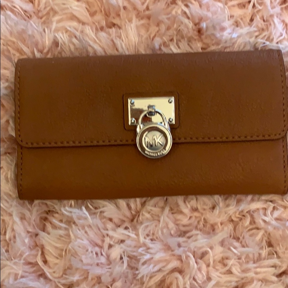 Michael Kors Wallet NWOT - Picture 1 of 4